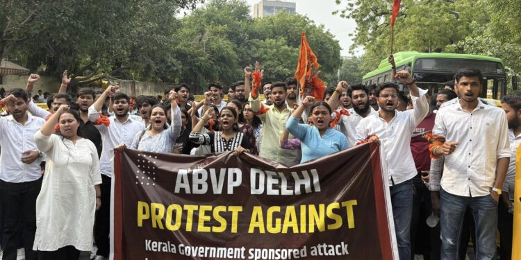 अभाविप केरल के प्रदेश मंत्री पर हमला, अभाविप ने राजधानी दिल्ली में किया प्रदर्शन