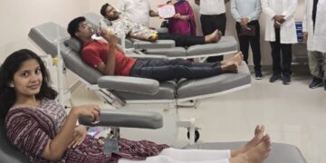 रतलाम : अभाविप आयाम मेडिविजन द्वारा आयोजित रक्तदान शिविर में सौ से अधिक युवाओं ने किया रक्तदान