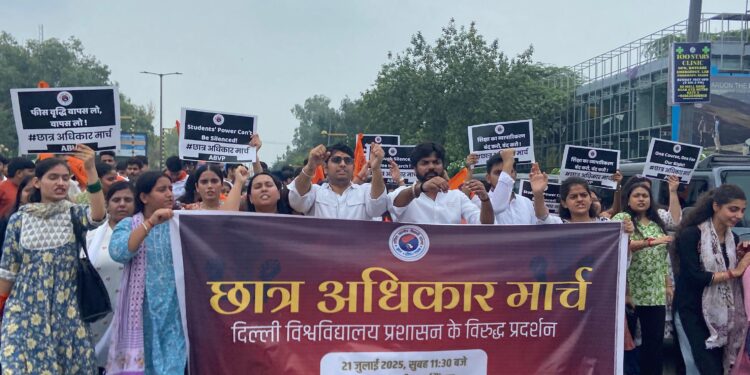 ABVP’s massive protest against Delhi University Administration