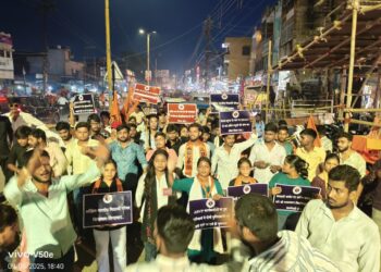 शैक्षिक भ्रष्टाचार एवं लाठीचार्ज के विरोध में अभाविप द्वारा उत्तर प्रदेश के सभी जिलों में निकाली गई “मशाल यात्रा”