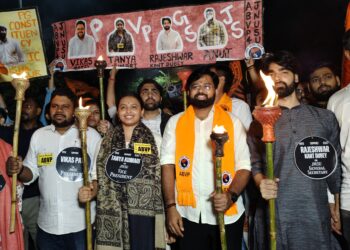 अभाविप ने जेएनयू में निकाली मशाल यात्रा, उमड़ा छात्रों का सैलाब