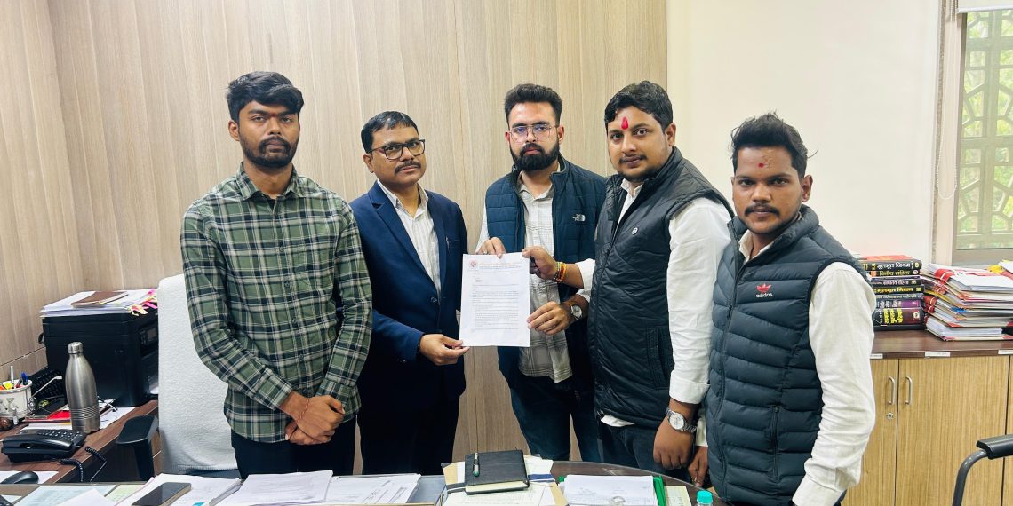 वीआईटी भोपाल में बढ़ते भोजन-पेयजल संकट को लेकर आक्रोशित है अभाविप, उच्च शिक्षा मंत्री को सौंपा ज्ञापन