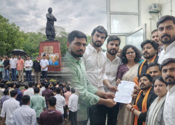 दिल्ली विवि पीएचडी प्रवेश में ‘भेदभाव’ का आरोप, अभाविप ने किया हिंदी विभाग के विरुद्ध प्रदर्शन