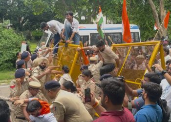 पंजाब में लगातार हो रहे पेपर लीक के विरुद् अभाविप का प्रदर्शन, शिक्षा मंत्री के इस्तीफे की मांग