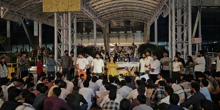 सत्य निकेतन पीजी हादसे के विरोध में अभाविप ने एमसीडी भवन पर किया जोरदार प्रदर्शन