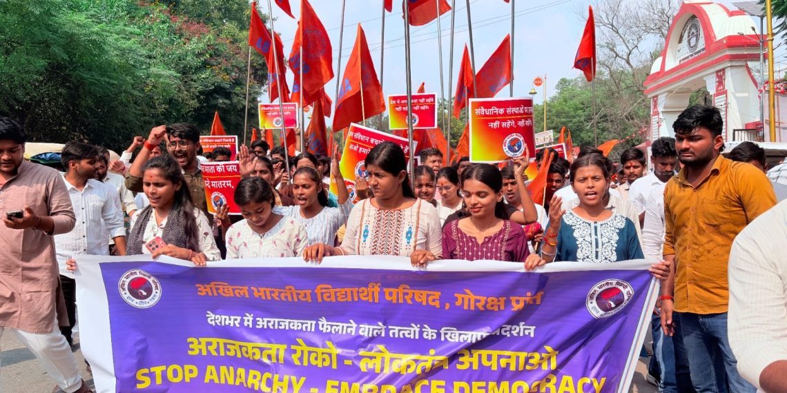 अभाविप के ‘स्टॉप एनार्की, एम्ब्रेस डेमोक्रेसी’ आह्वान पर देशव्यापी प्रदर्शन, कांग्रेस-लेफ्ट की अराजकता और सत्ता परिवर्तन की राजनीति का विरोध